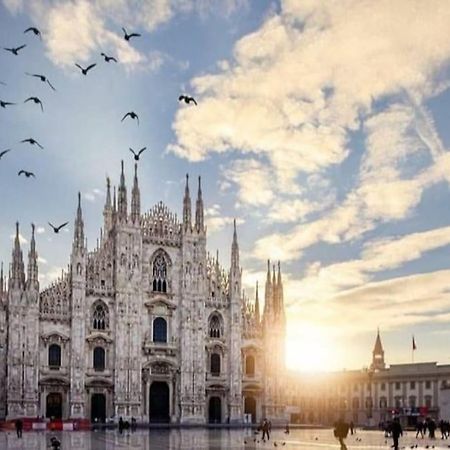 Ad Un Passo Dal Duomo Elegante Appartamento Wifi Мілан Екстер'єр фото