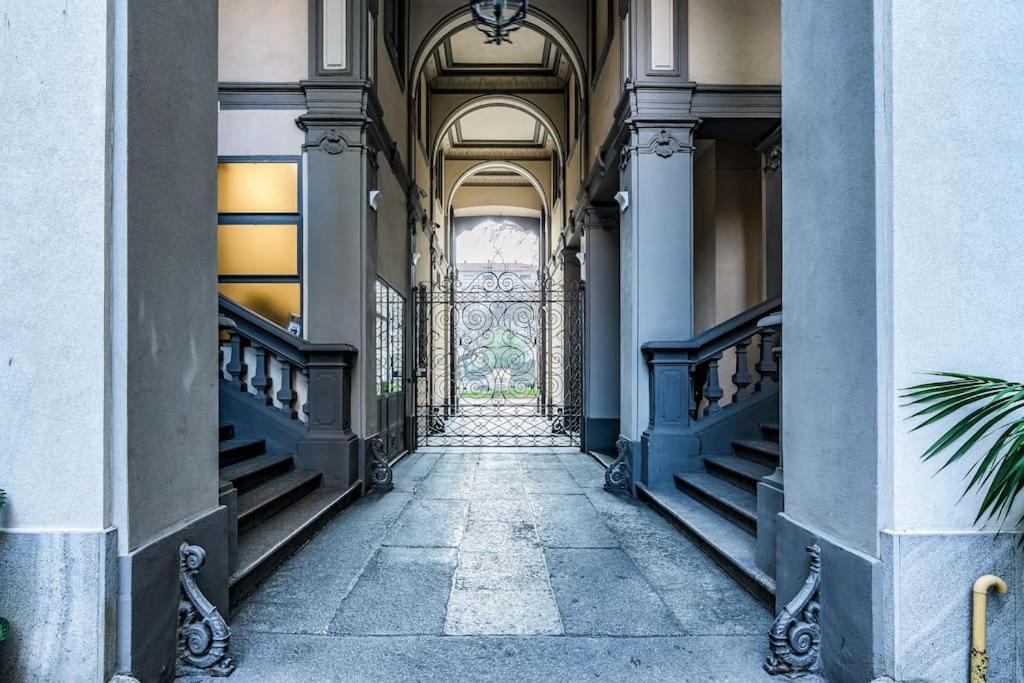 Ad Un Passo Dal Duomo Elegante Appartamento Wifi Мілан Екстер'єр фото