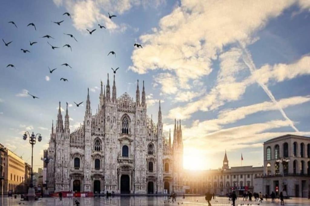 Ad Un Passo Dal Duomo Elegante Appartamento Wifi Мілан Екстер'єр фото